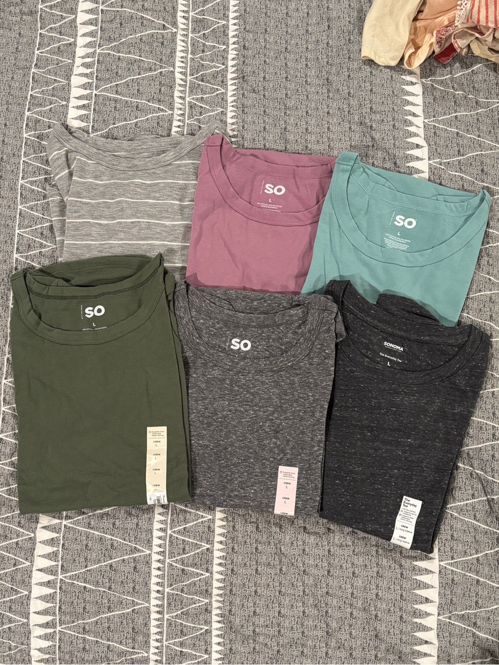 5 Juniors SO Crew Neck Tees & 1 Sonoma Long Sleeve Everyday Tee. Large. NWT